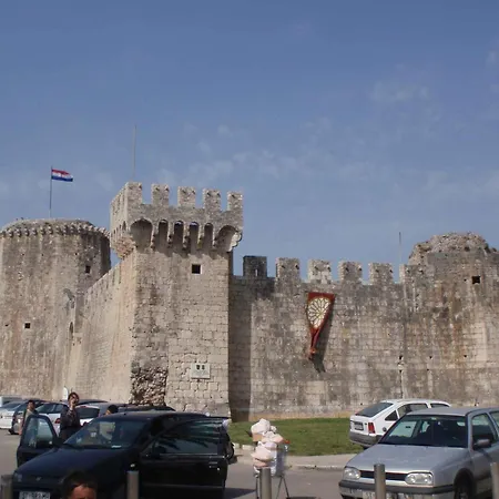 Okrug Gornji 3 Апартаменты